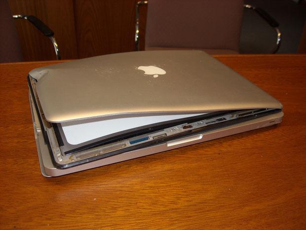 Помятый MacBook