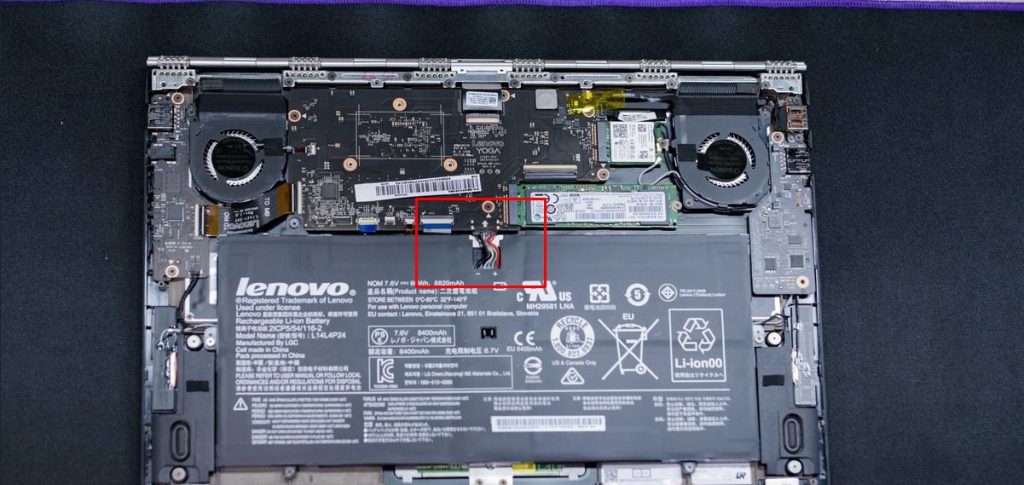 Аккумулятор, вентиляция и материнская плата в ноутбуке Lenovo