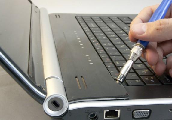howto_disassembly_and_clean_packard_bell_lj75_66-600x400.jpg Корпус ноутбука Packard Bell в собранном виде