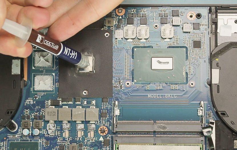 Step-131-of-Dell-G5-G7-disassembly-min-830x527.jpg Процесс нанесения термопасты