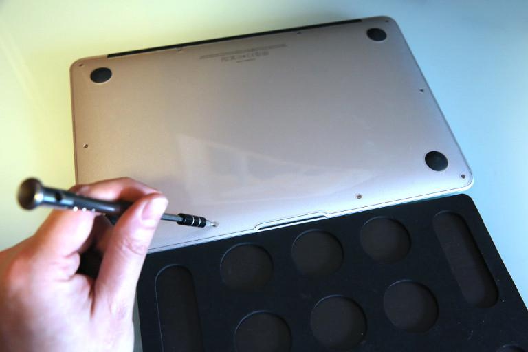 macbookairssd-0.jpg Днище ноутбука MacBook Pro
